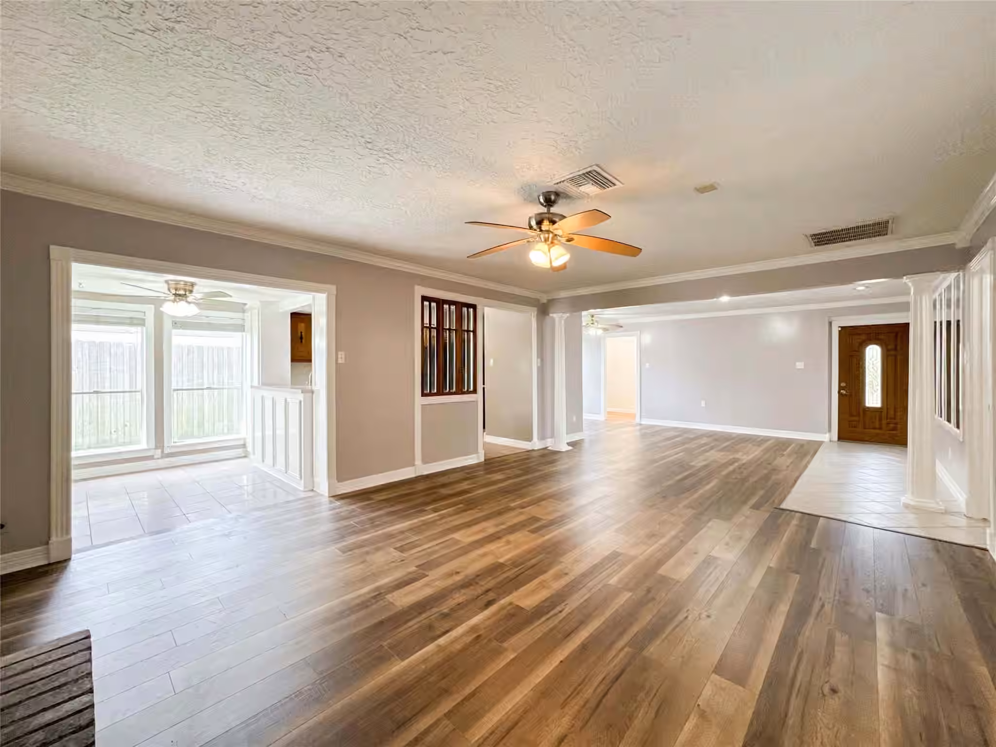 Photo 5 of 39 Oak Harbor Drive, Houston, TX