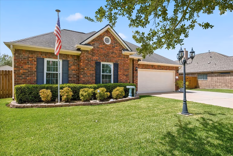 Photo 4 of 18 Prairie Knoll Drive, Santa Fe, TX