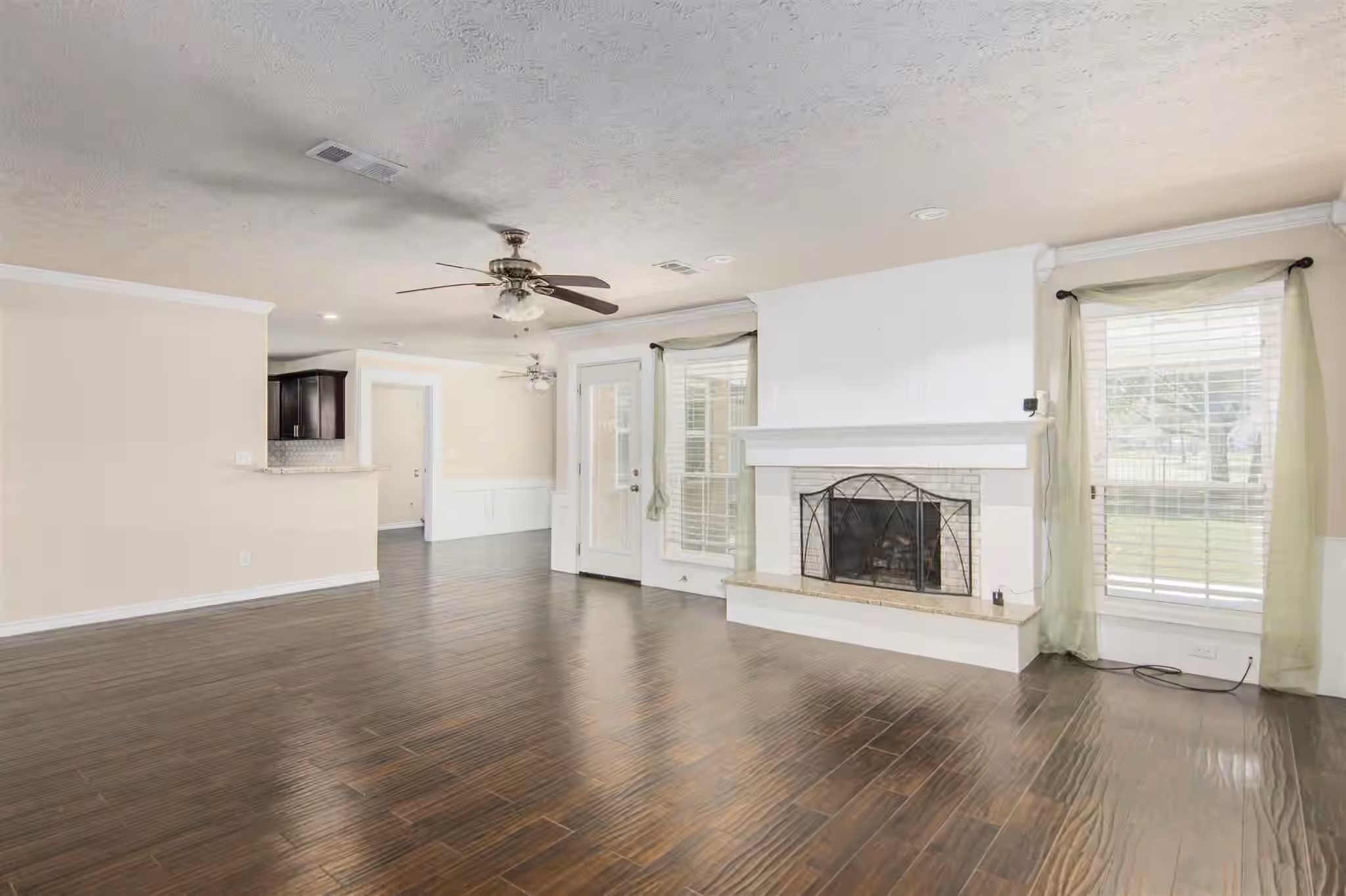 Photo 5 of 20727 Atascocita Shores Drive, Houston, TX