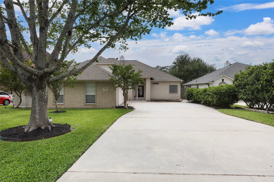 Photo 4 of 12516 Lake Vista Drive, Willis, TX