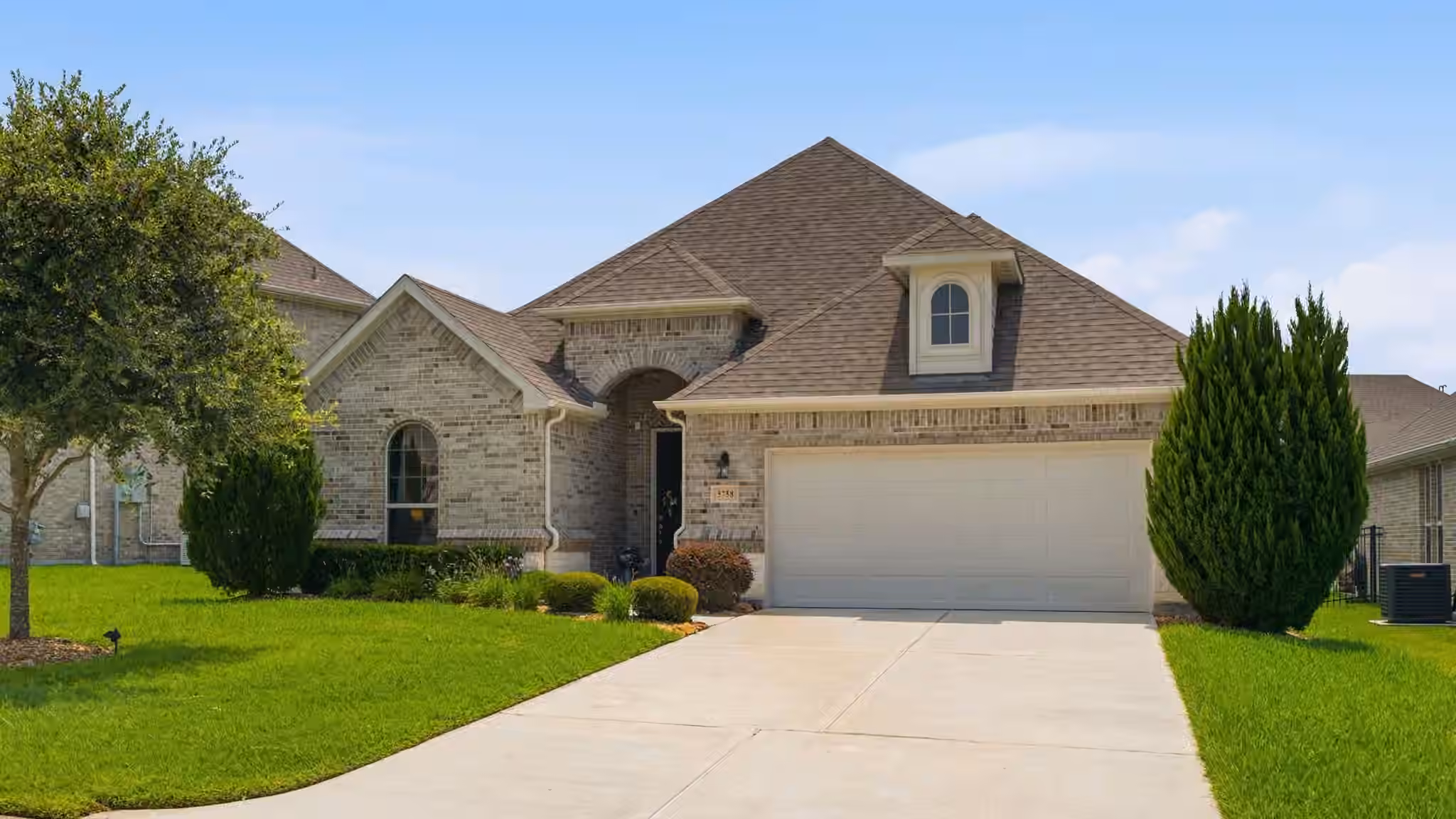 Photo 2 of 5758 Lakeside Villas Court, Conroe, TX