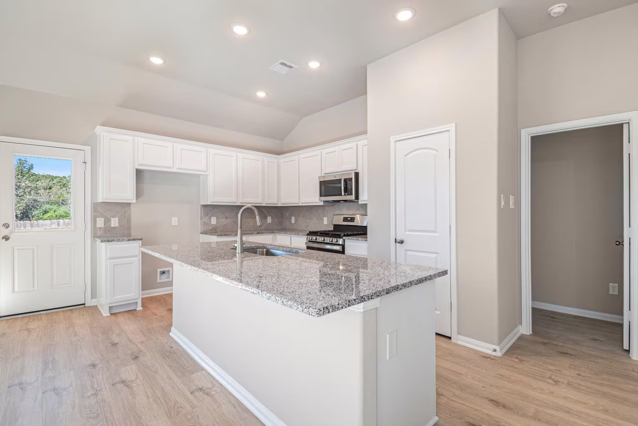 Photo 5 of 11021 Ondrea Lane, Willis, TX