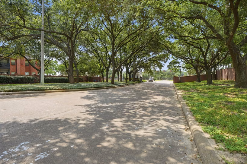 Photo 7 of 320 Harborside Circle, Kemah, TX
