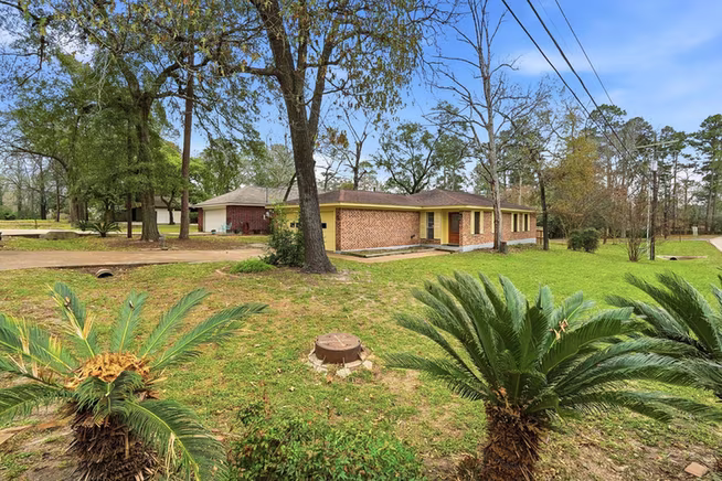 Photo of 20 Moon Valley Court, Conroe, TX 77304