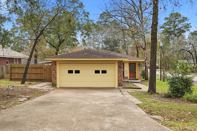 Photo 3 of 20 Moon Valley Court, Conroe, TX