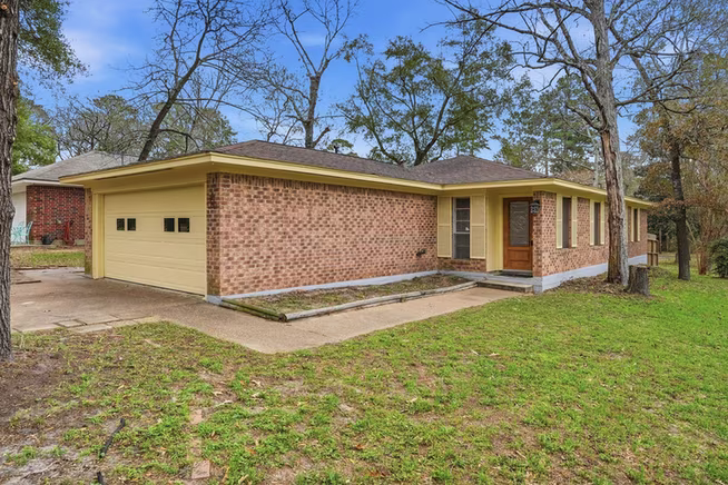 Photo 4 of 20 Moon Valley Court, Conroe, TX