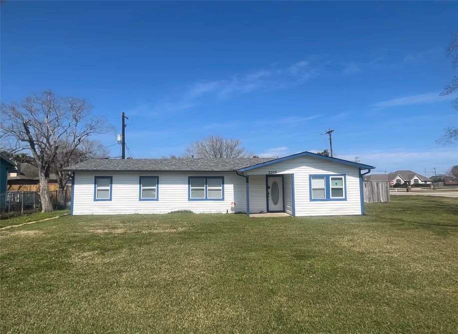Photo of 2302 35th Ave N, Texas City, TX 77590