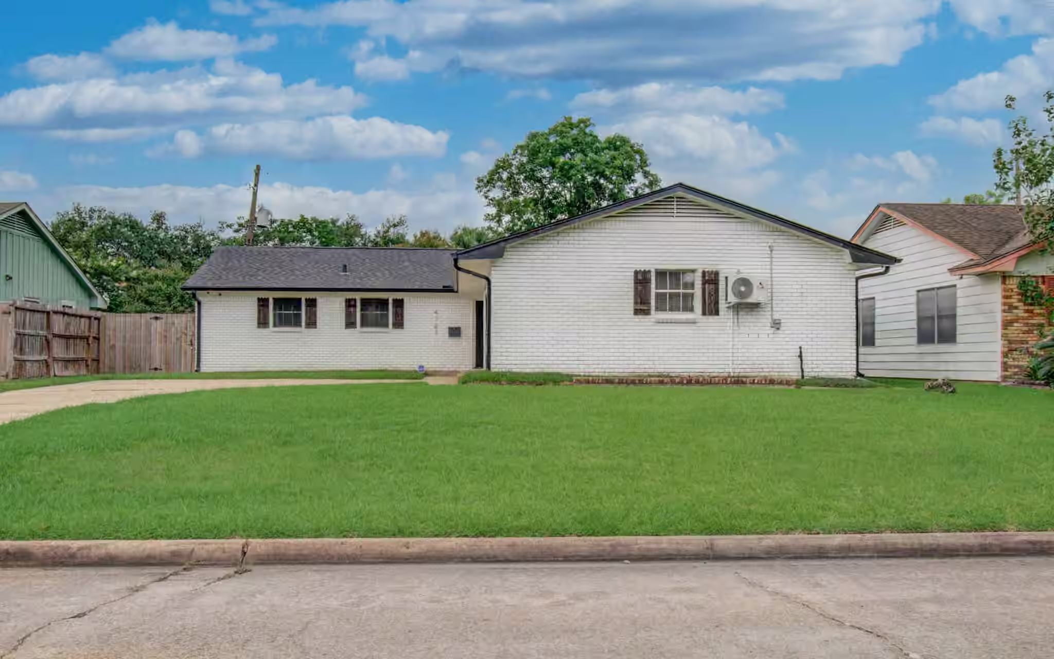Photo 3 of 4123 Wuthering Heights Drive, Houston, TX