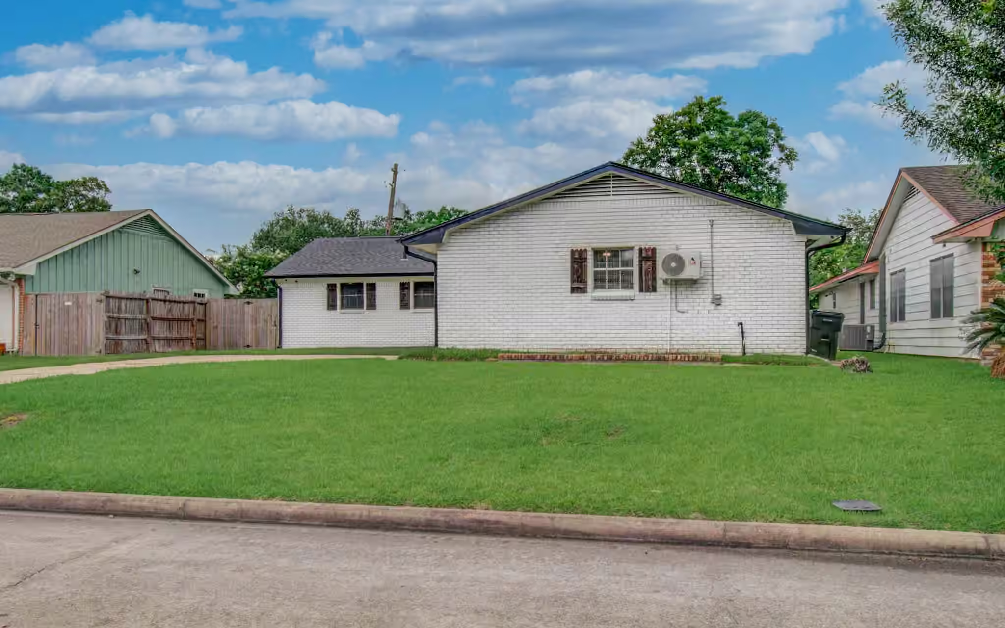 Photo 4 of 4123 Wuthering Heights Drive, Houston, TX