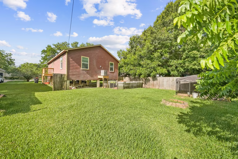 Photo 2 of 1402 W Phillips St, Alvin, TX