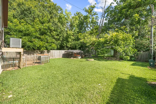 Photo 3 of 1402 W Phillips St, Alvin, TX