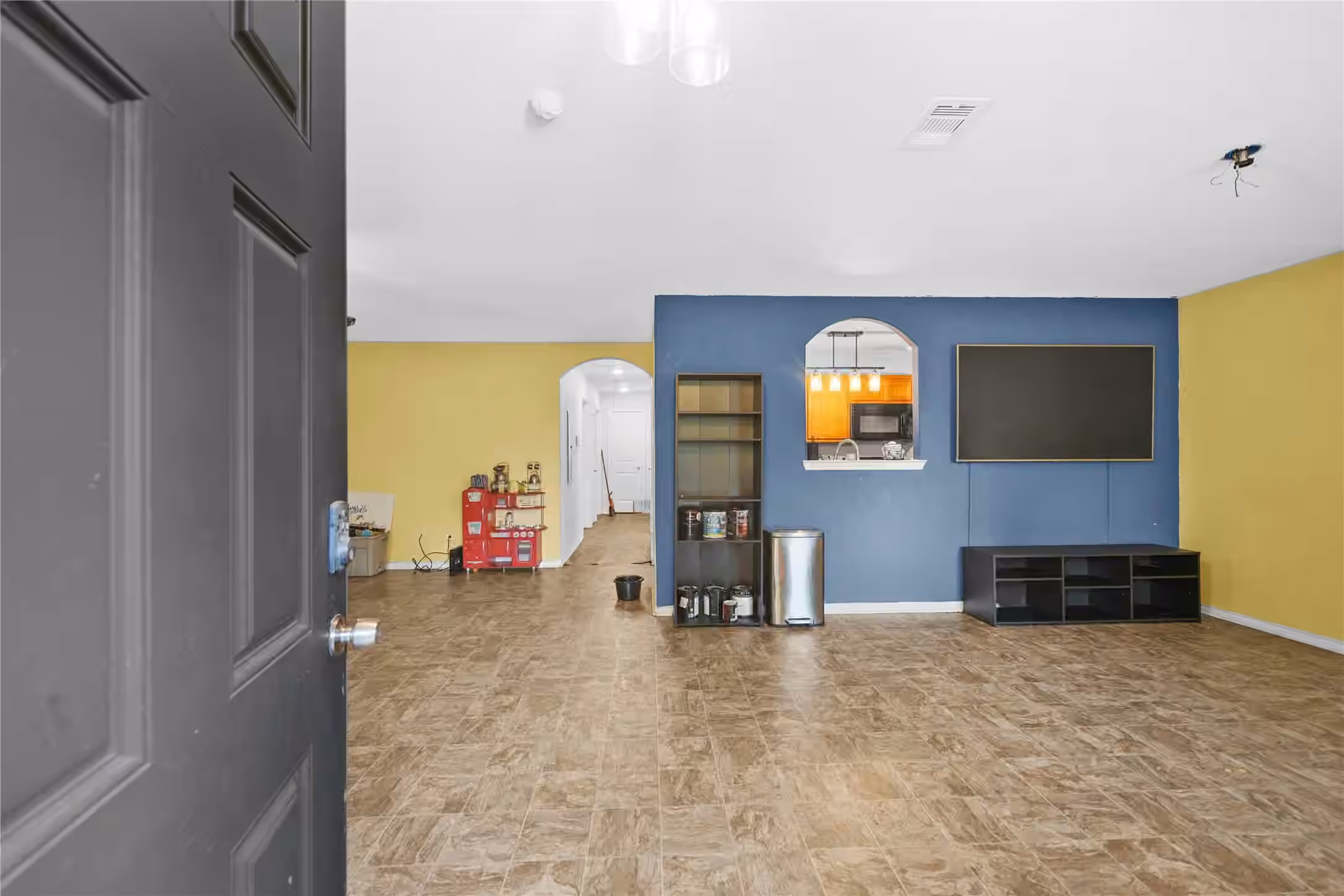 Photo 4 of 1402 W Phillips St, Alvin, TX