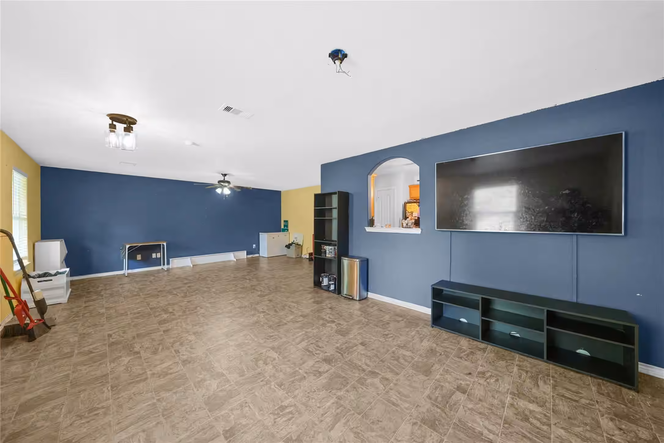 Photo 6 of 1402 W Phillips St, Alvin, TX