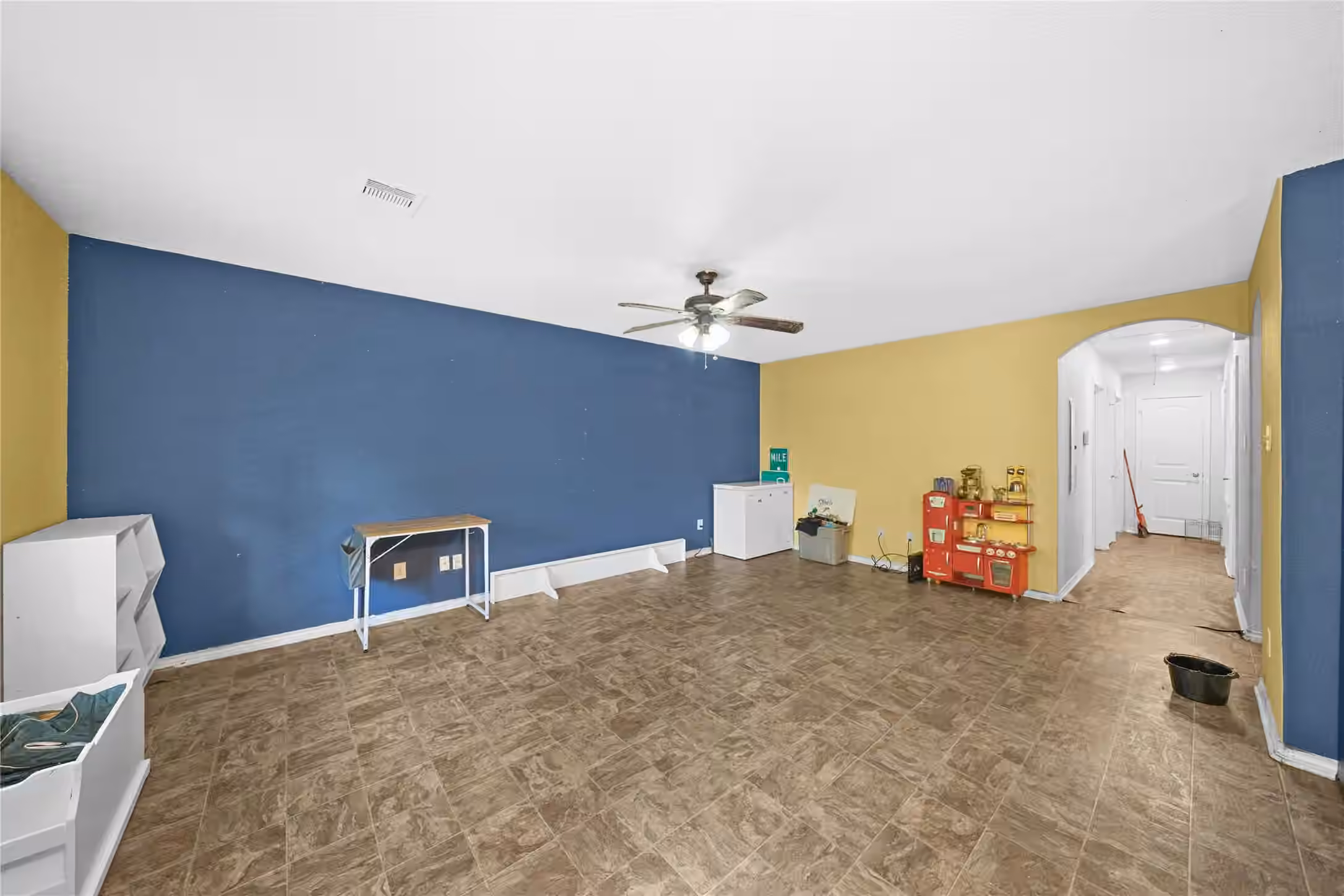 Photo 7 of 1402 W Phillips St, Alvin, TX