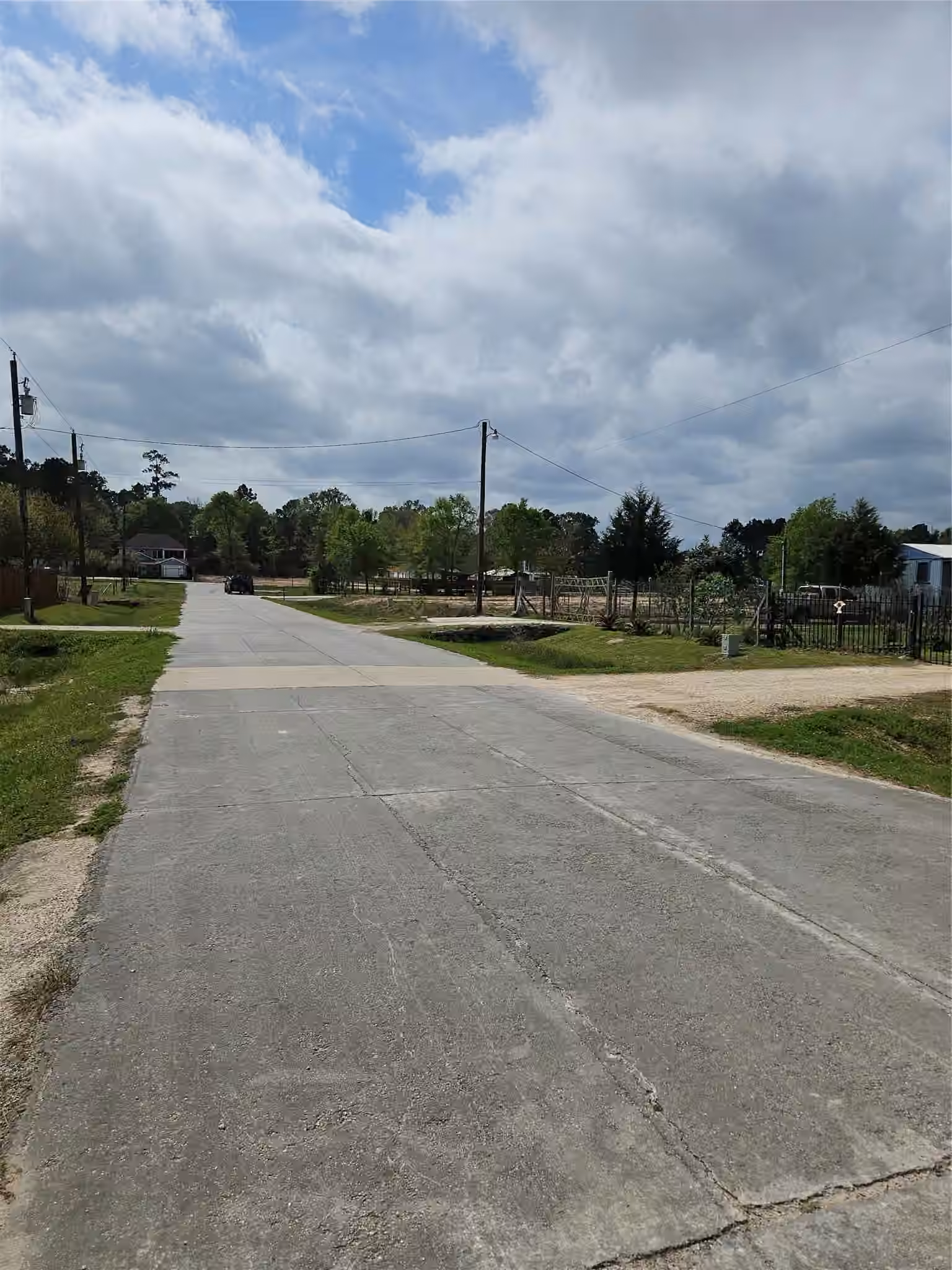 Photo 5 of 86 County Road 3541, Cleveland, TX