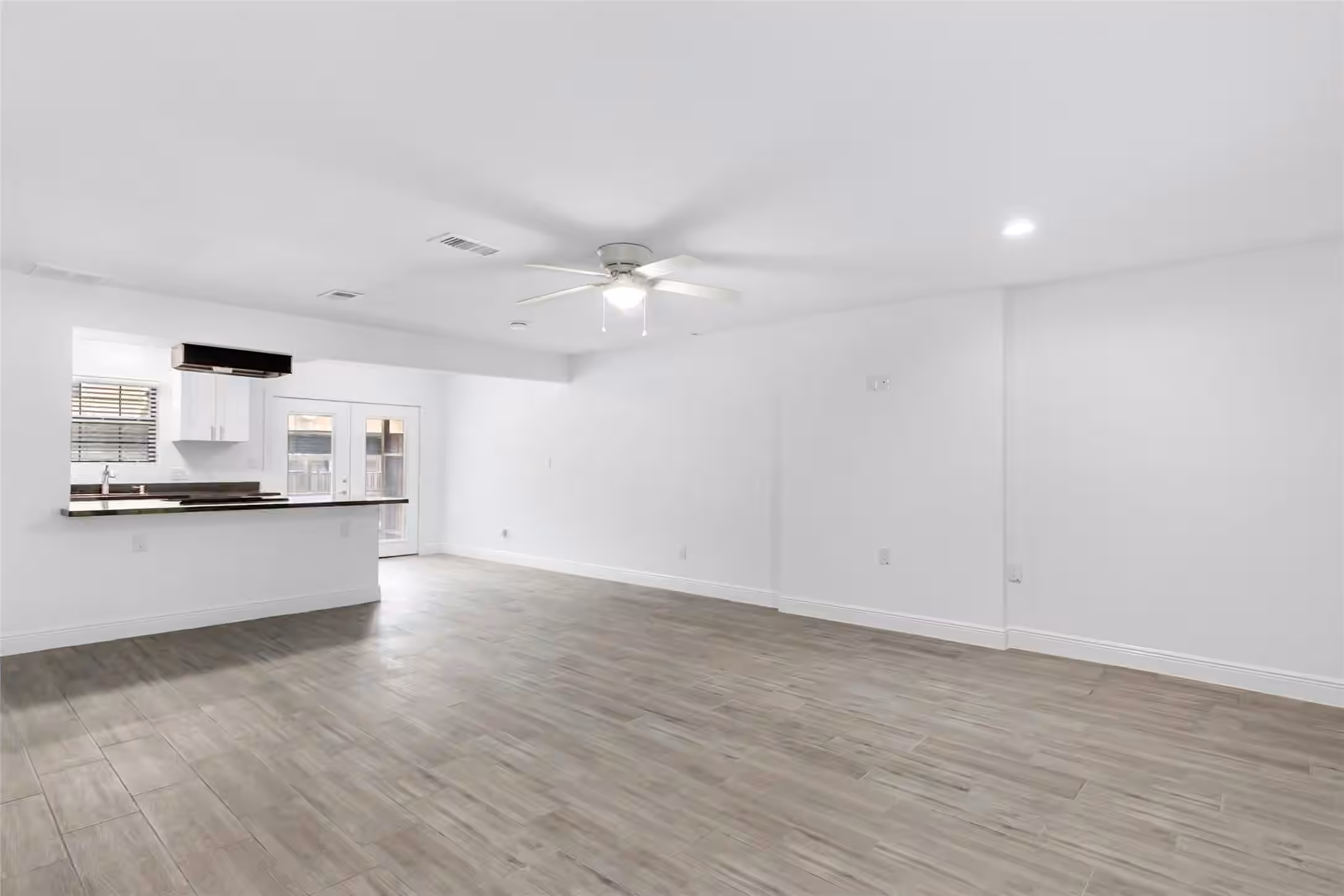 Photo 5 of 1011 Hamblen Road 205, Kingwood, TX