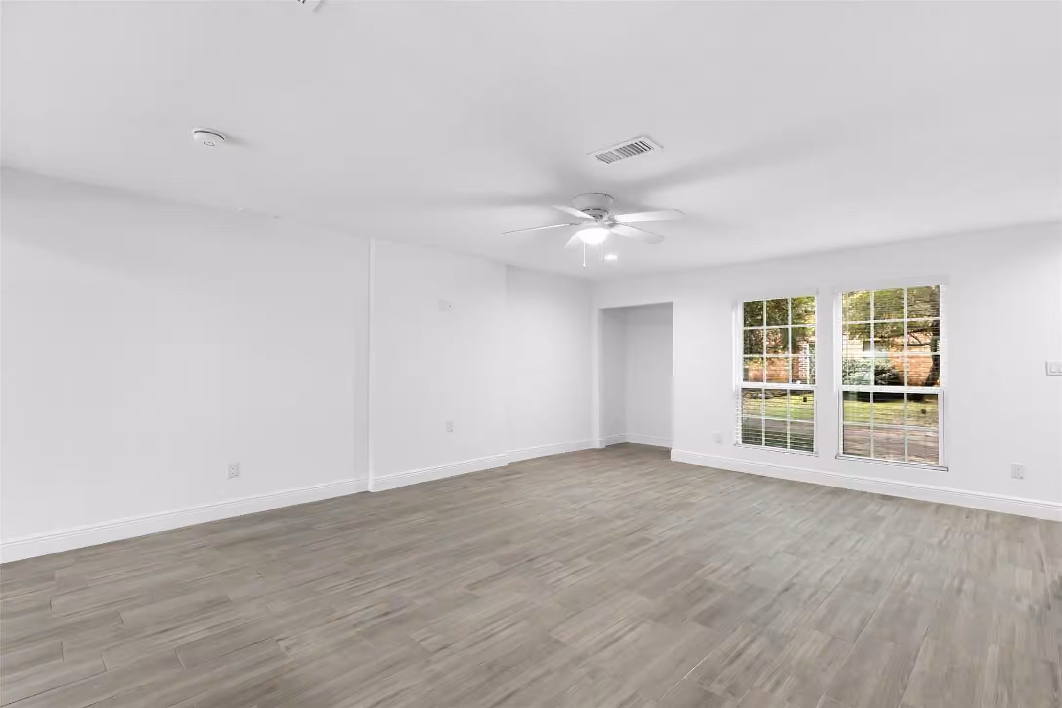 Photo 7 of 1011 Hamblen Road 205, Kingwood, TX