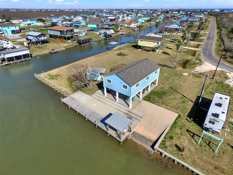 Photo of 982 County Road 204, Sargent, TX 77414