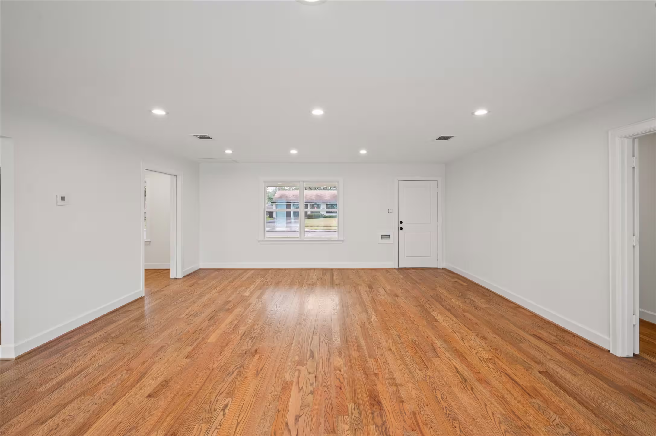 Photo 6 of 7727 Fairdale Lane, Houston, TX