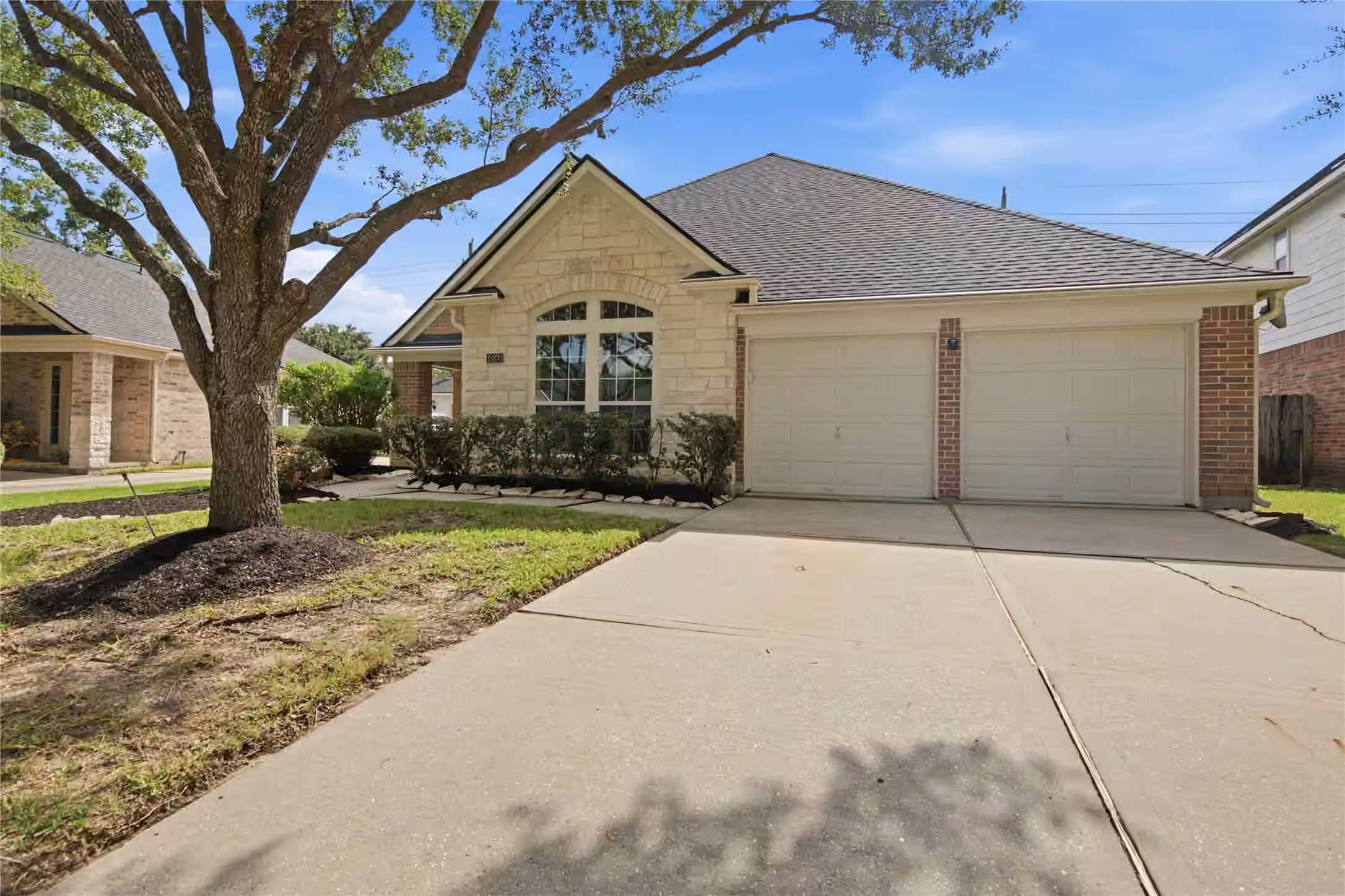 Photo 3 of 15830 Magnolia Shores Lane, Houston, TX
