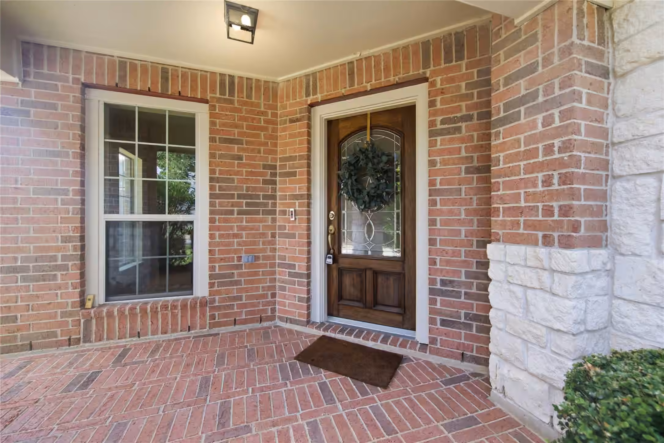Photo 4 of 15830 Magnolia Shores Lane, Houston, TX