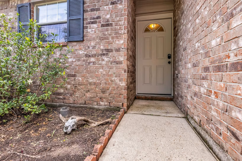 Photo 3 of 9738 Gulfstream Drive, Conroe, TX