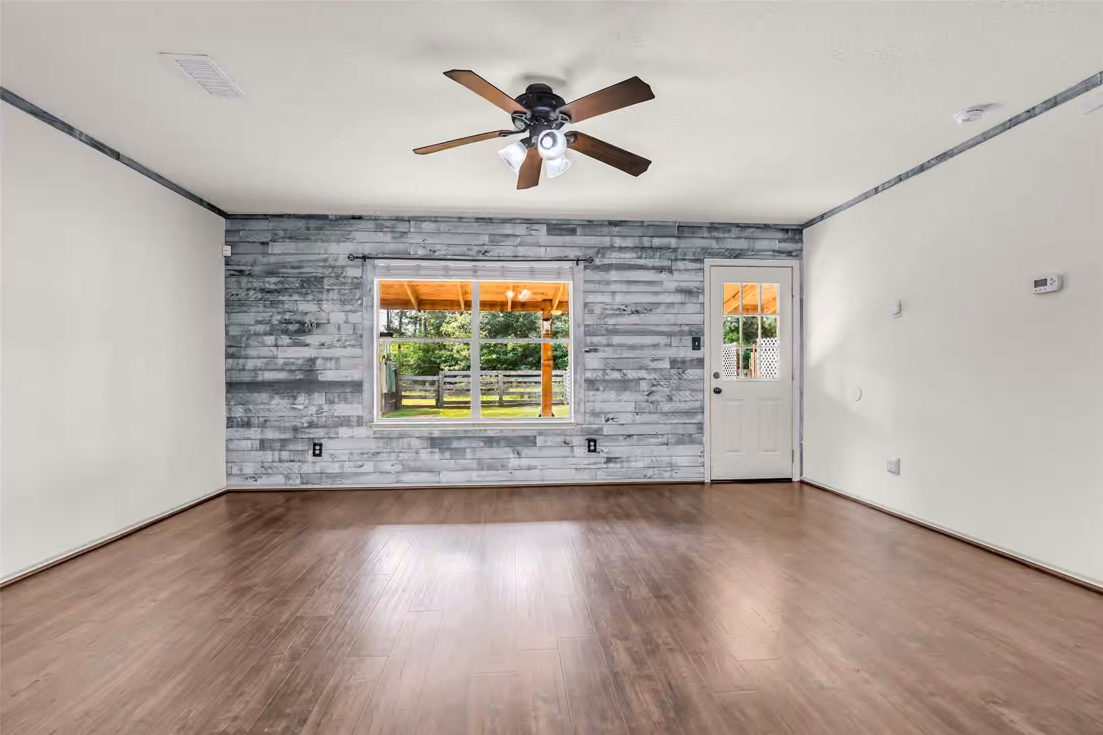 Photo 6 of 9738 Gulfstream Drive, Conroe, TX