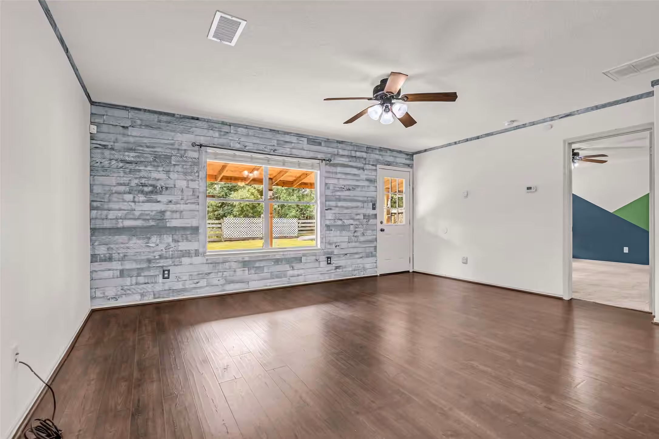 Photo 7 of 9738 Gulfstream Drive, Conroe, TX