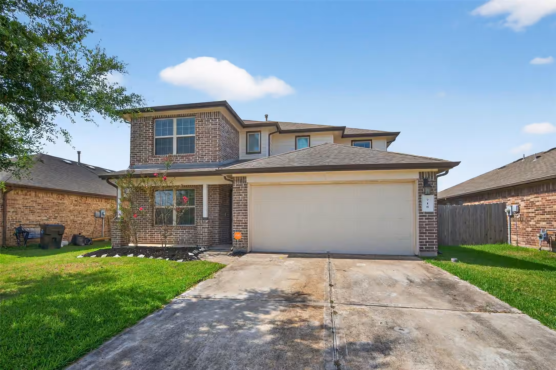 Photo 2 of 718 Harvest Bluff Drive, Rosharon, TX