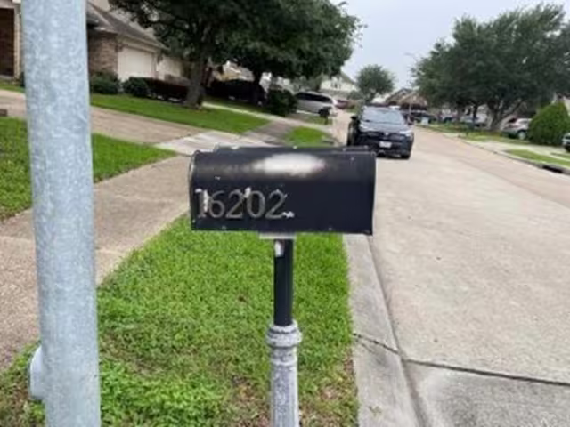 Photo 5 of 16202 Marcelia Drive, Houston, TX