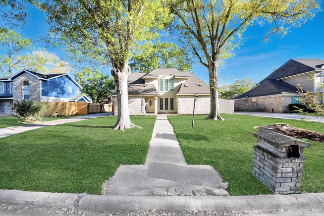 Photo 2 of 2322 Bright Meadows Drive, Missouri City, TX