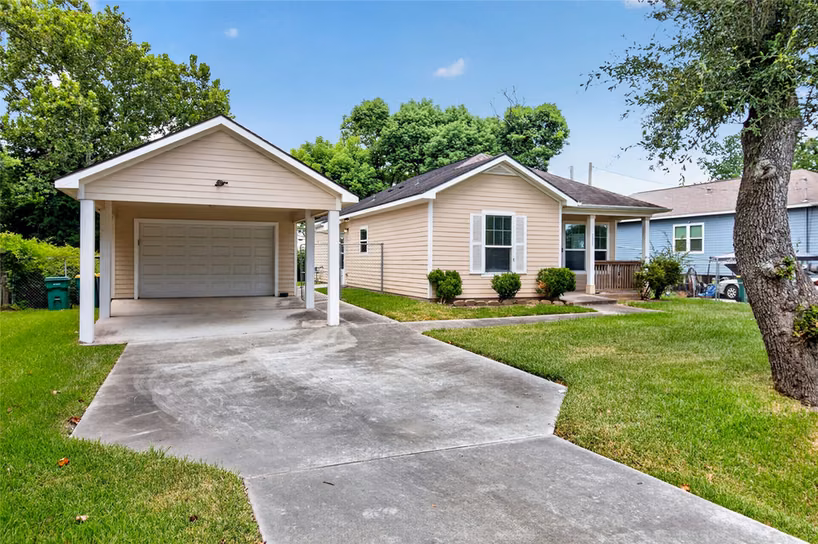 Photo 2 of 233 Beatrice Street, La Marque, TX