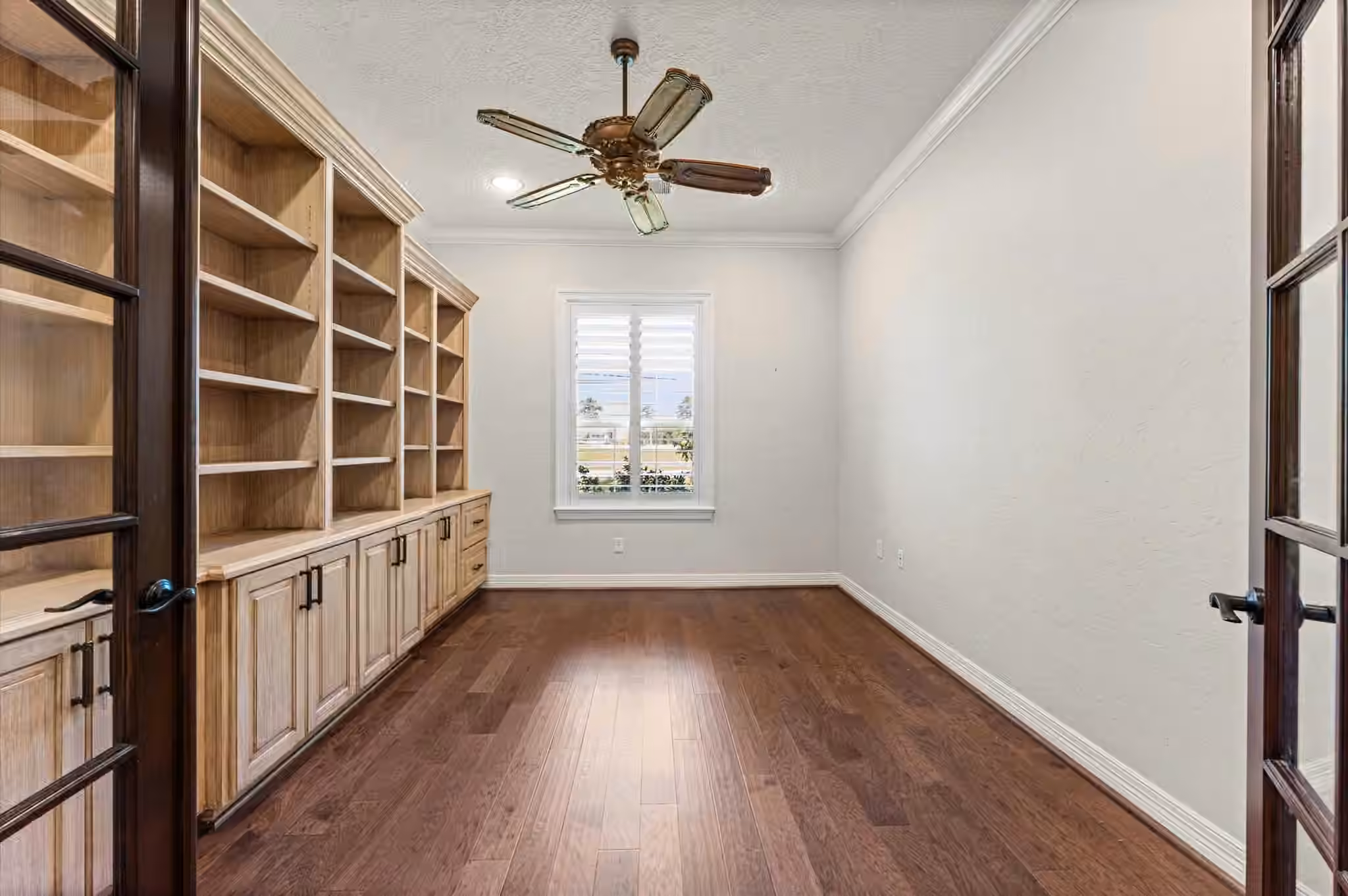 Photo 7 of 727 Baker Drive, Tomball, TX