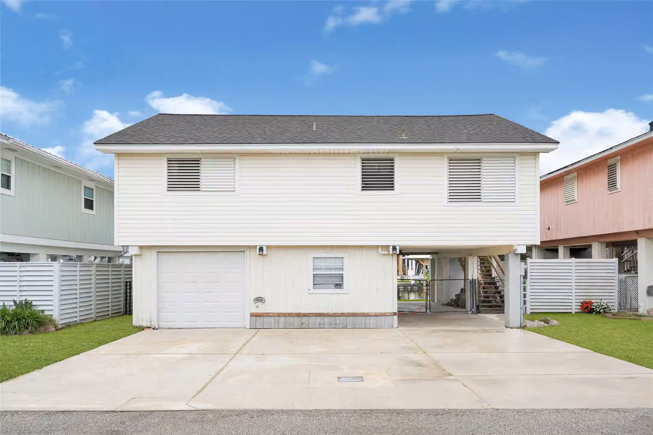 Photo of 1227 Sailfish St, Hitchcock, TX 77563