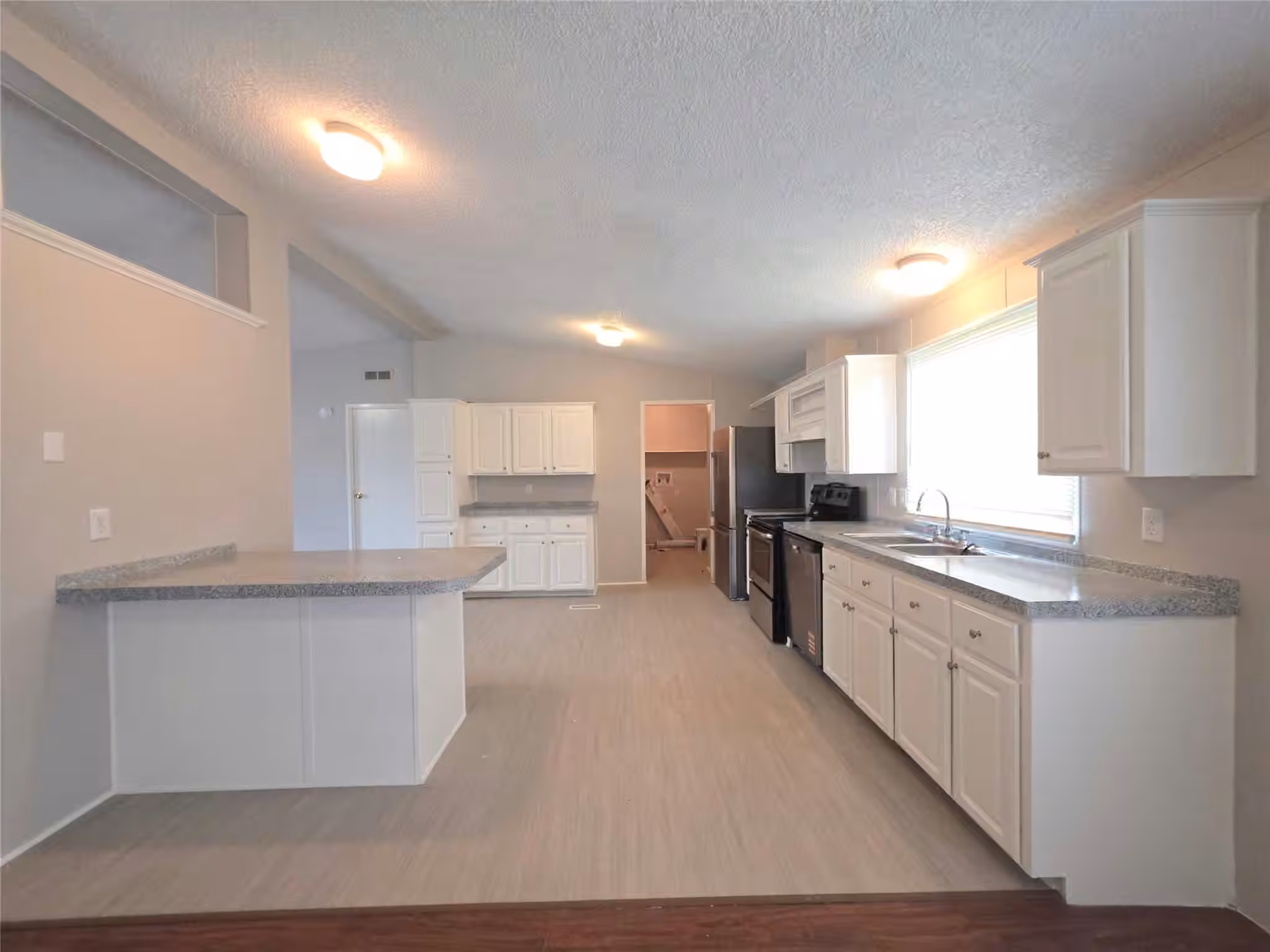 Photo 4 of 13024 Falling Oak Drive, Willis, TX