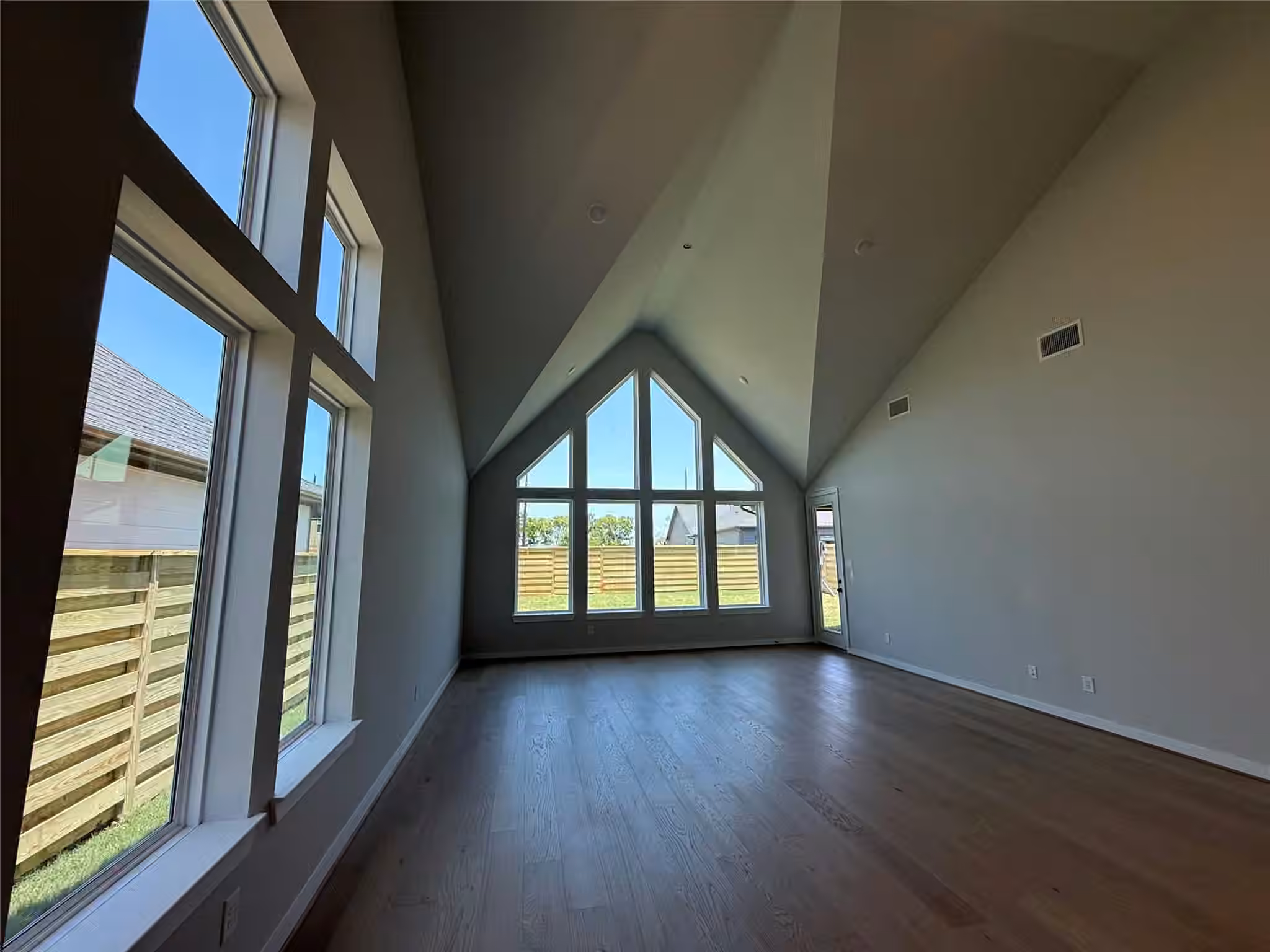 Photo 5 of 10927 Endeavor Drive, Richmond, TX