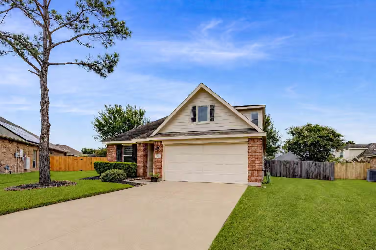 Photo 3 of 607 Bain Bridge Hill Court, Rosenberg, TX