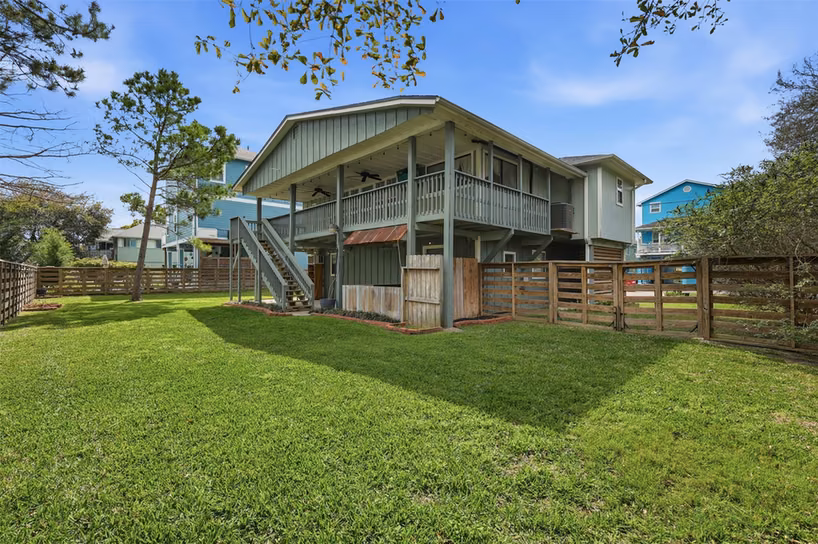 Photo 4 of 221 Oak Road, Clear Lake Shores, TX