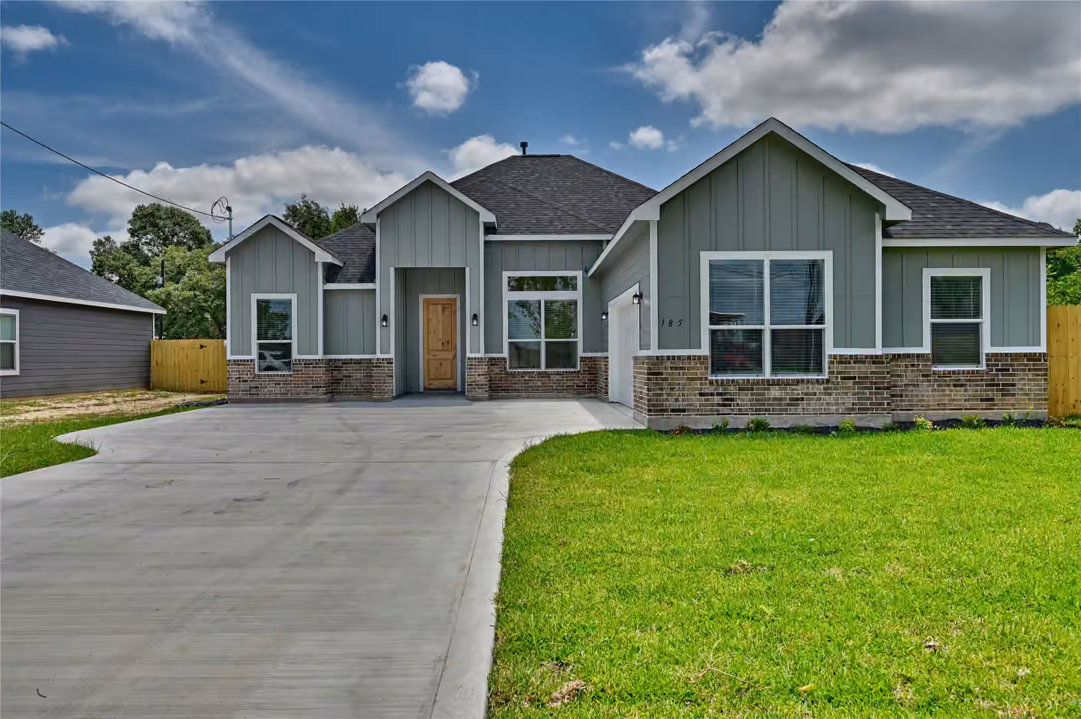 Photo 2 of 185 Oak Cluster Drive, Columbus, TX