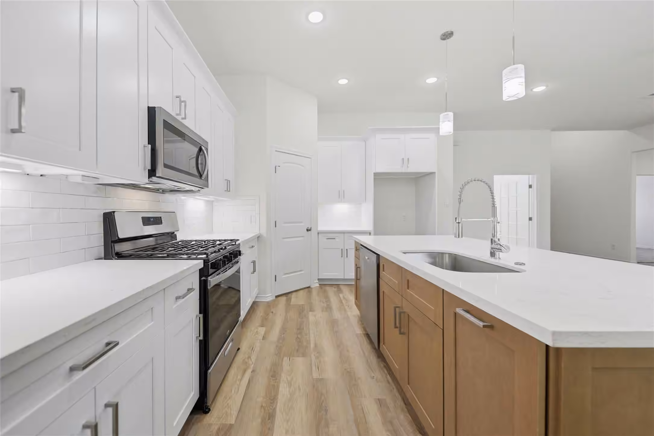 Photo 6 of 185 Oak Cluster Drive, Columbus, TX
