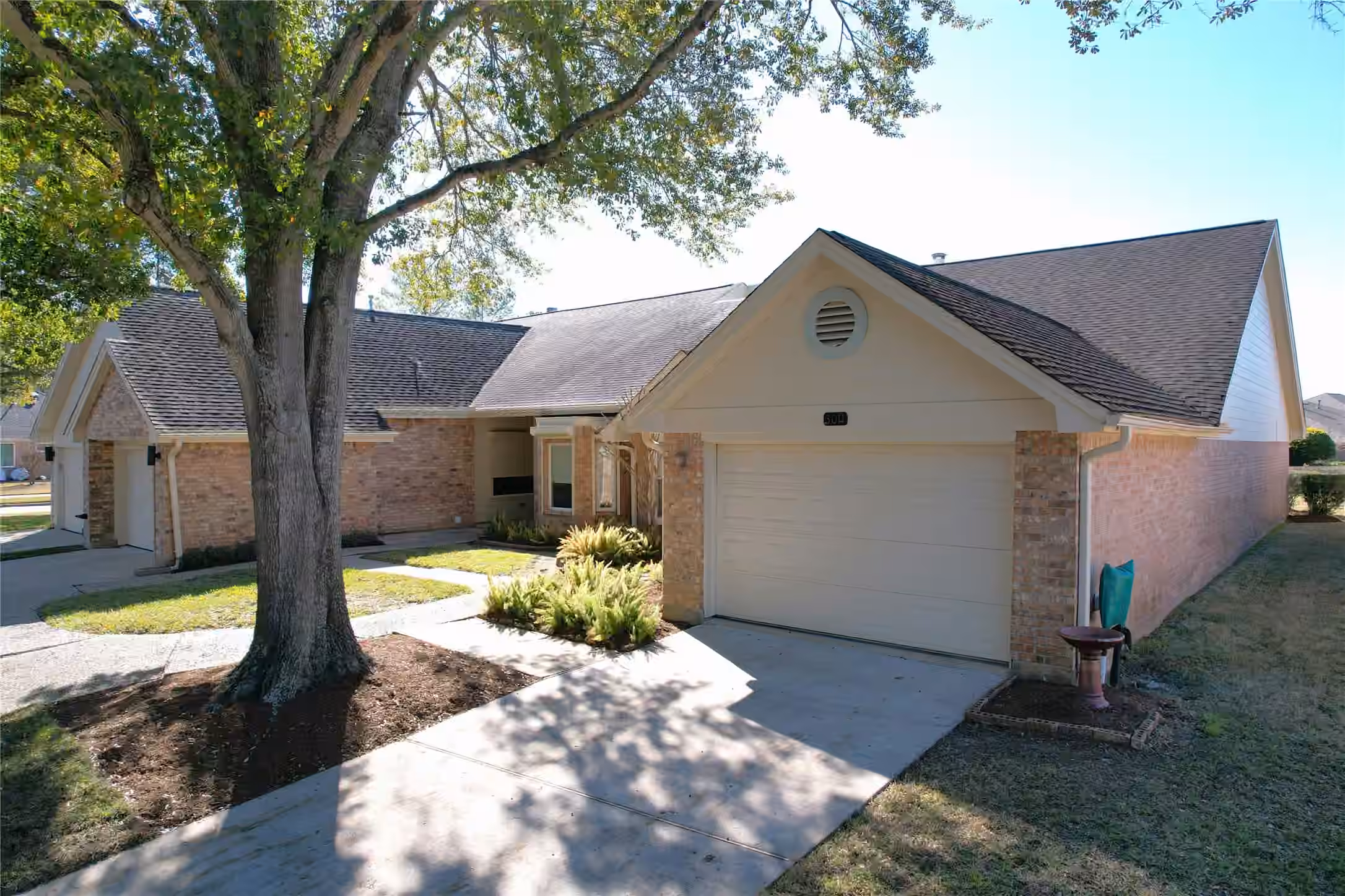 Photo 2 of 3011 Flower Field Lane, Pearland, TX