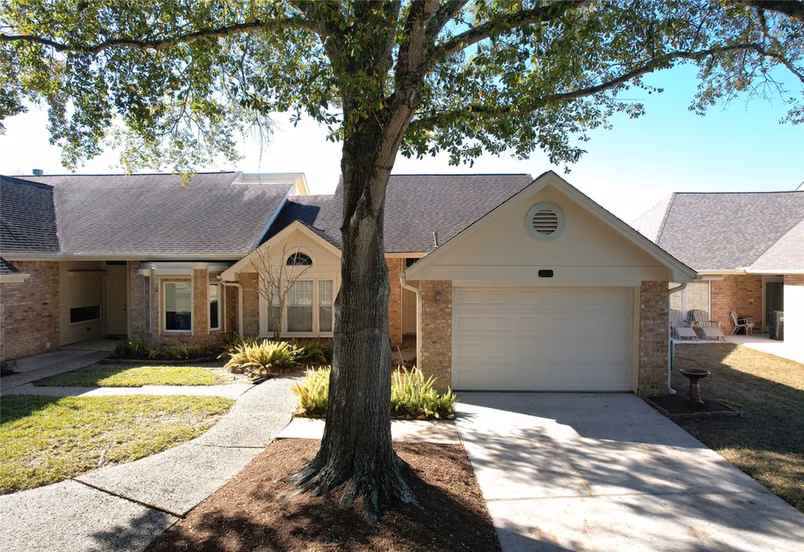 Photo 3 of 3011 Flower Field Lane, Pearland, TX