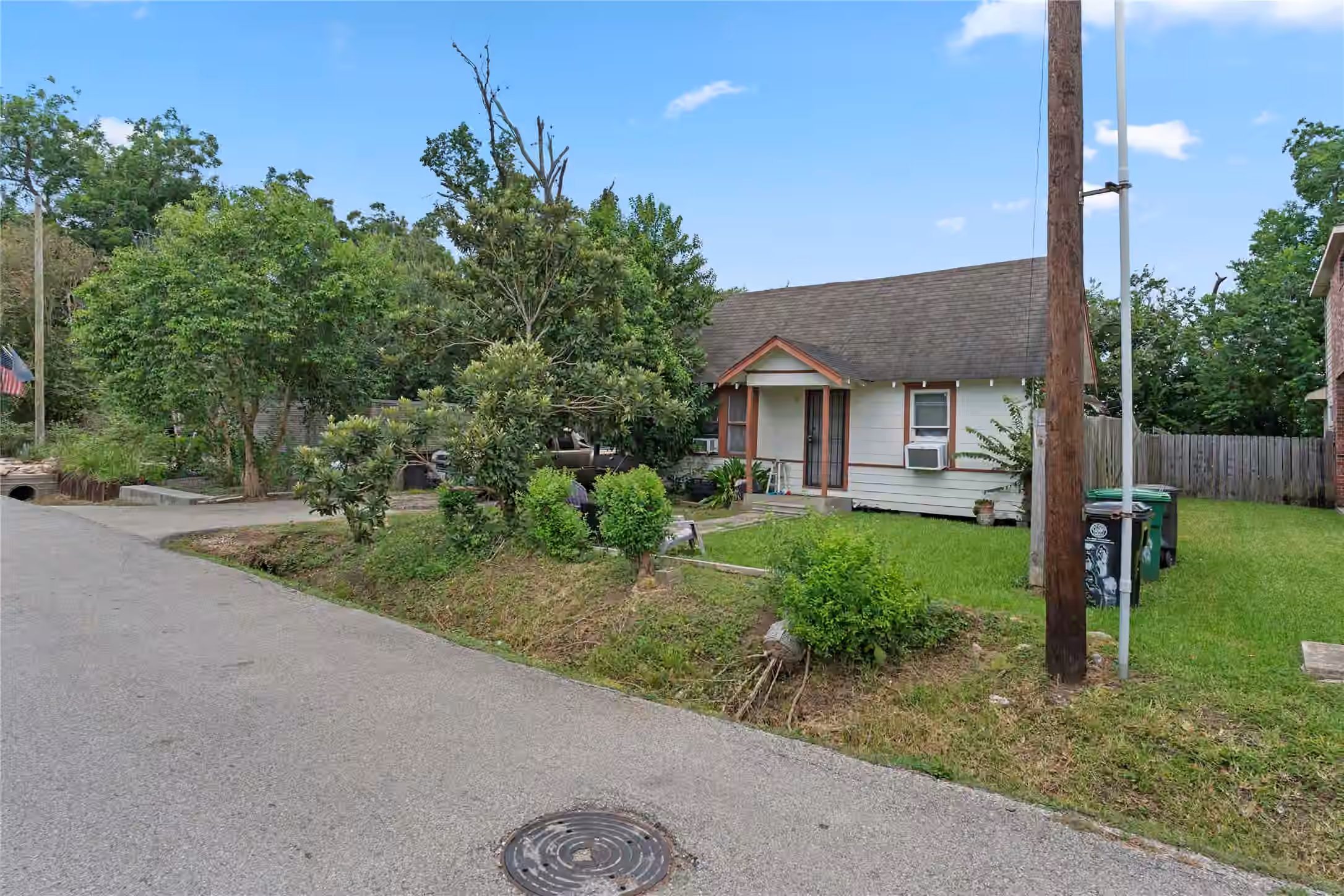 Photo 2 of 5902 Grace Lane, Houston, TX