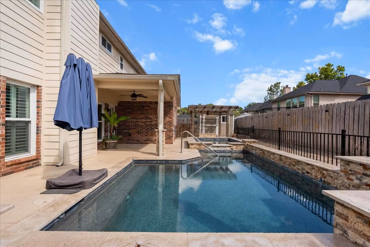 Photo 4 of 1006 Chesterwood Drive, Pearland, TX