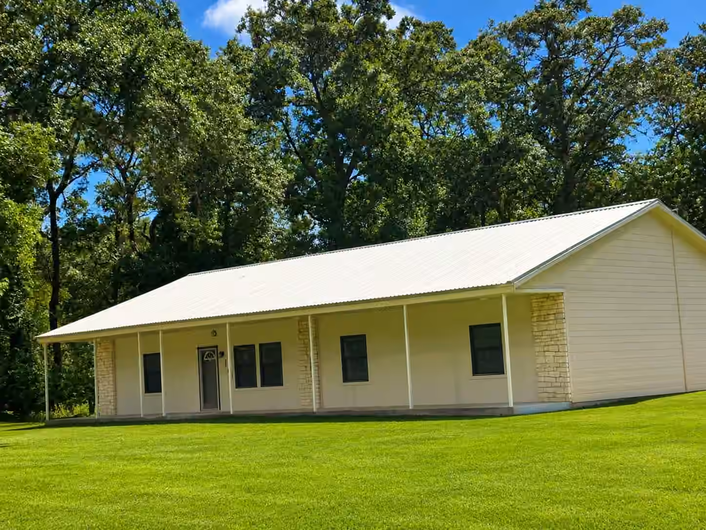 Photo of 692 County Road 3371, Cleveland, TX 77327