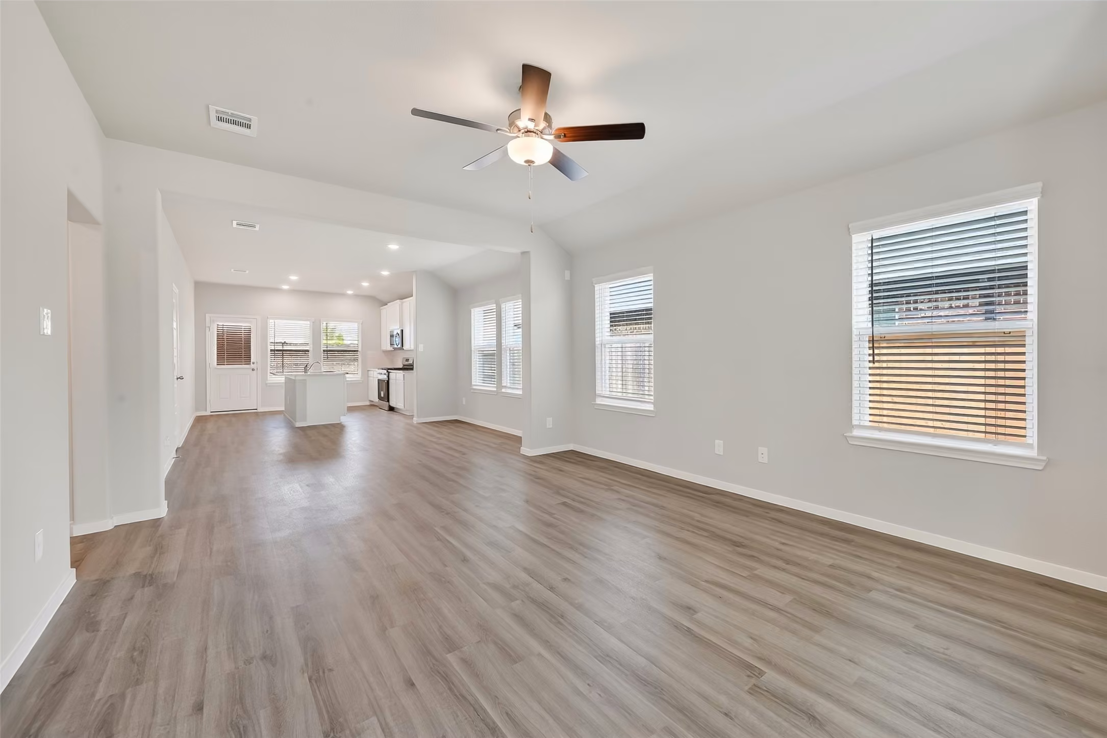 Photo 6 of 21922 Corsica View Drive, Hockley, TX