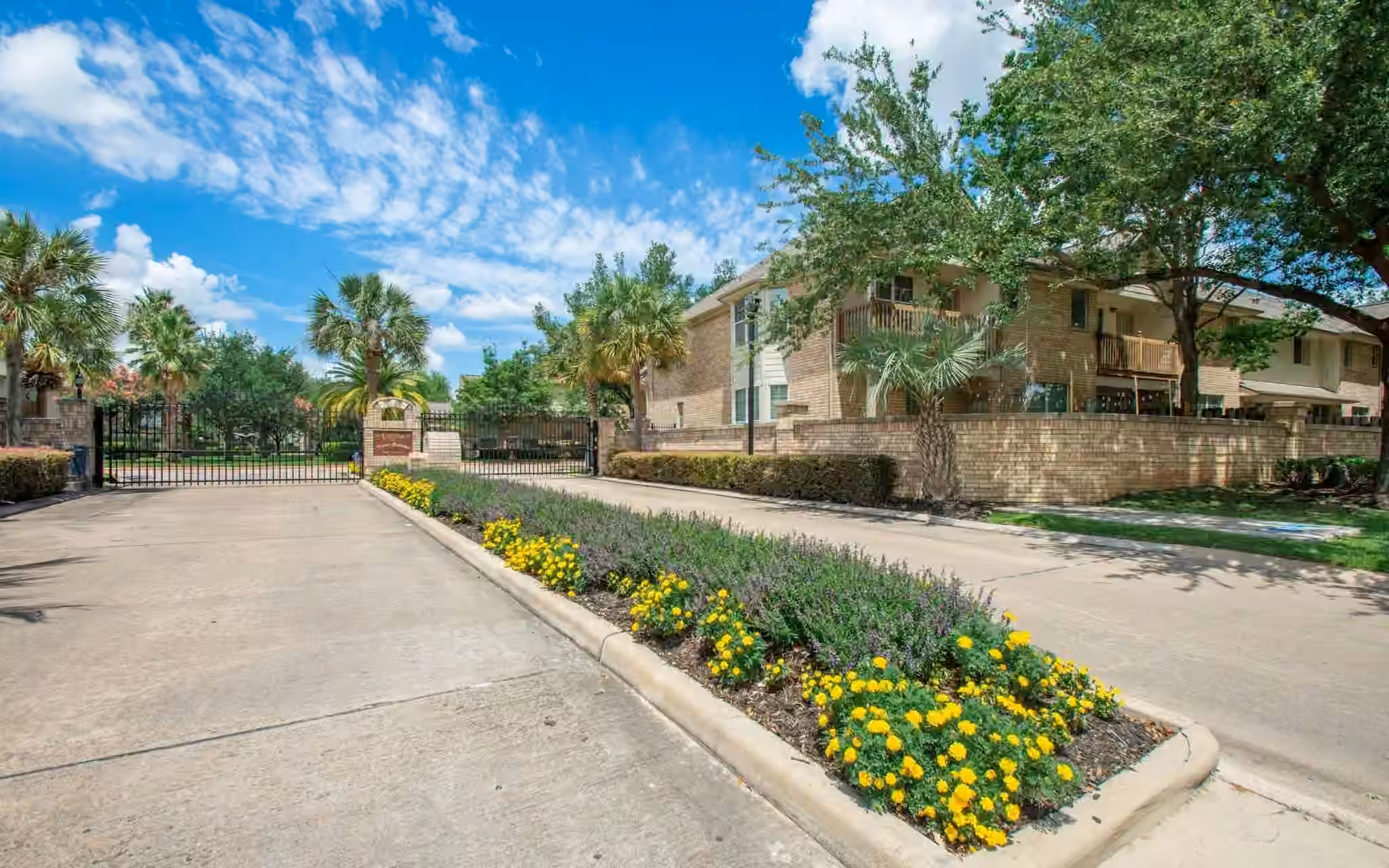 Photo 2 of 7511 S Linpar Court, Houston, TX
