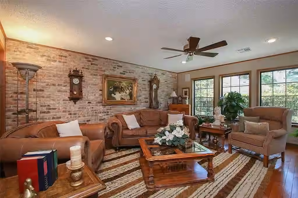 Photo 4 of 1907 Corral Drive, Houston, TX