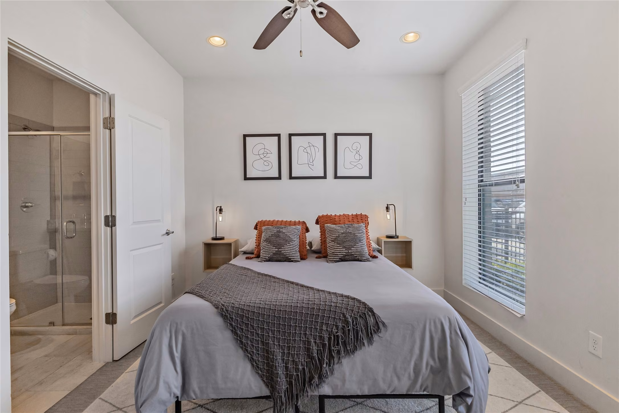 Photo 3 of 2114 Sabine Street, Houston, TX
