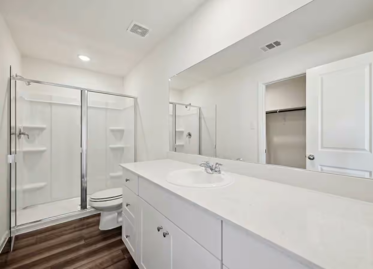 Photo 7 of 5918 Mercer Street, Conroe, TX